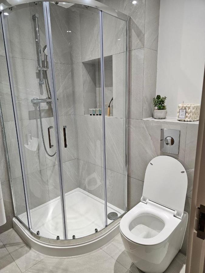 C2, Spacious 2 Bedroom Flat In Wembley