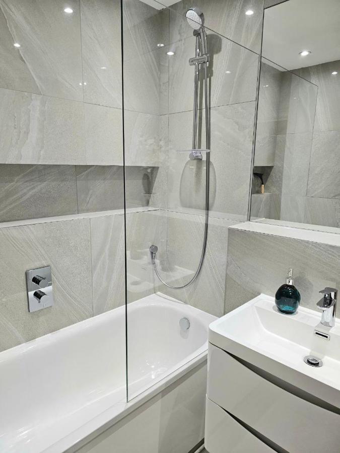 C2, Spacious 2 Bedroom Flat In Wembley *