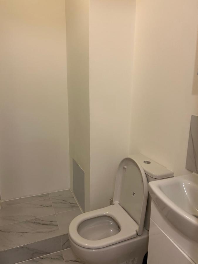 Victoria Apartment London