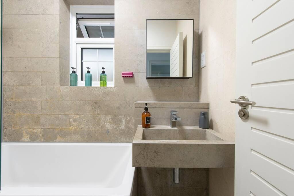 Apartamento 2 Bedroom Modern Urban Sanctuary 1cc - Cherrydeal