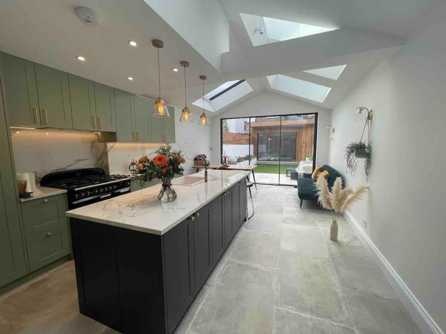 Сasa de vacaciones Whole House, Ensuite & Garden, 3 Bedrooms Londres