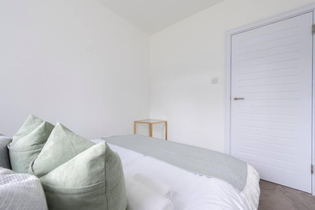 2 Bedroom Modern Urban Sanctuary 1cc - Cherrydeal Apartamento *