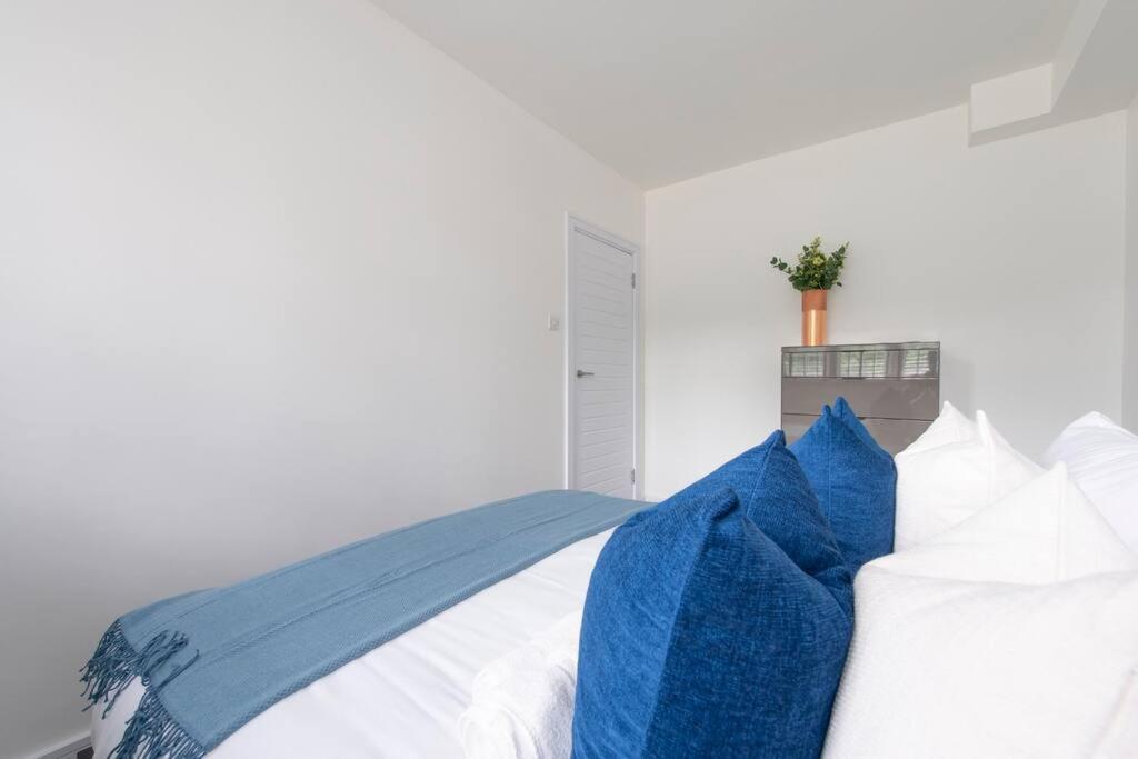 2 Bedroom Modern Urban Sanctuary 1cc - Cherrydeal Apartamento