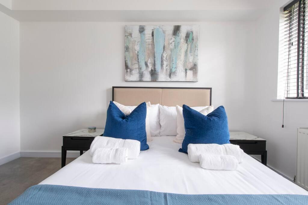 2 Bedroom Modern Urban Sanctuary 1cc - Cherrydeal *