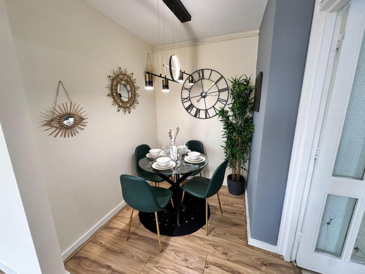 Chelsea 2-bedroom And Living Apartment *