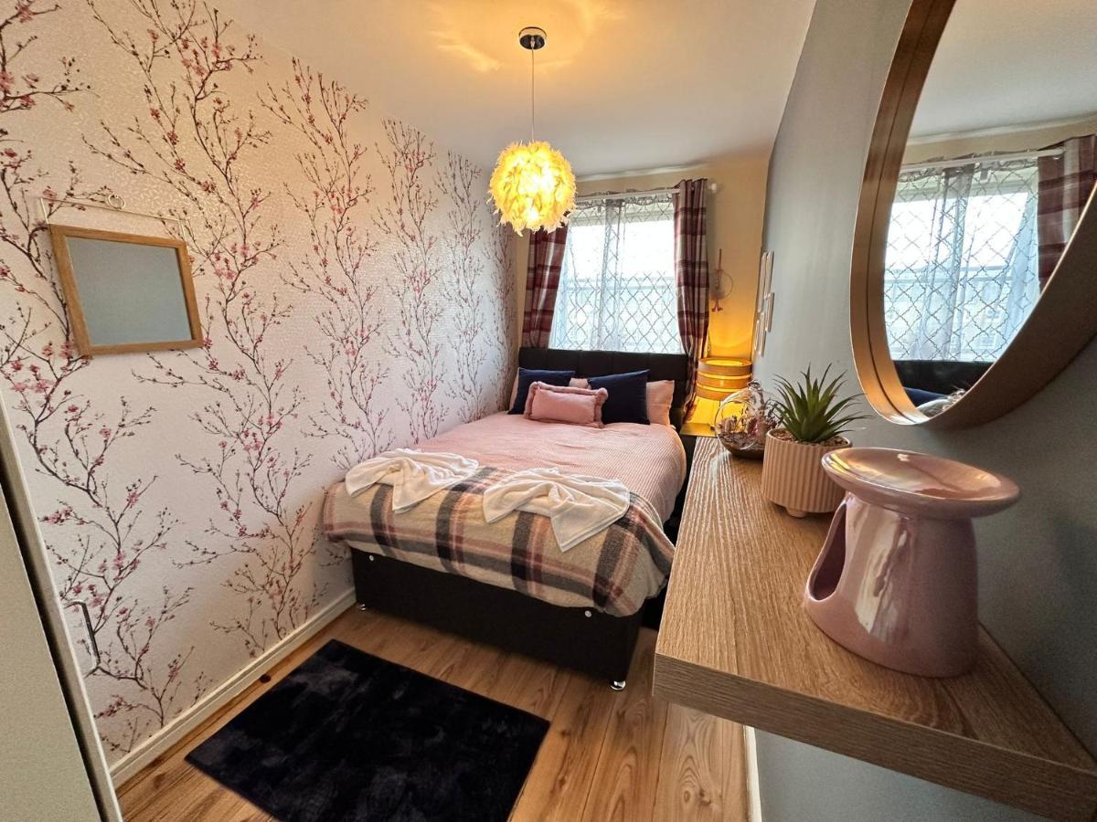 Chelsea 2-bedroom And Living Apartment *