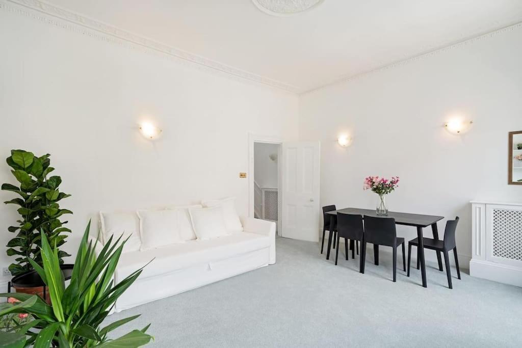 Beautiful Two Bedroom Maisonette In The Heart Of Chelsea Appartement Londres