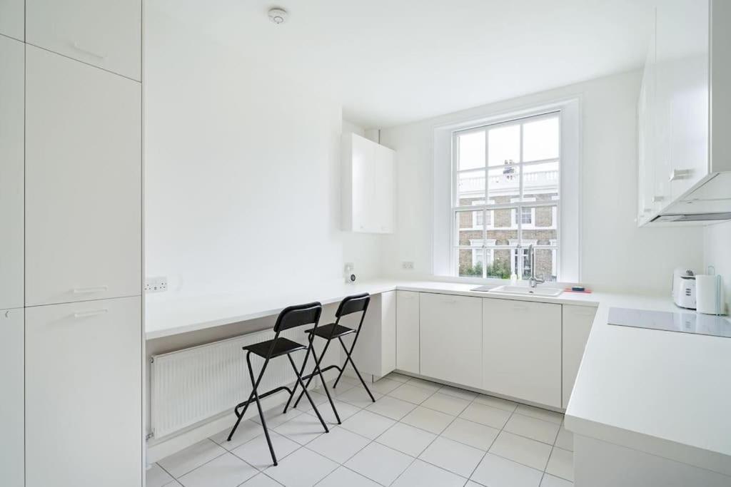 Beautiful Two Bedroom Maisonette In The Heart Of Chelsea * Londres