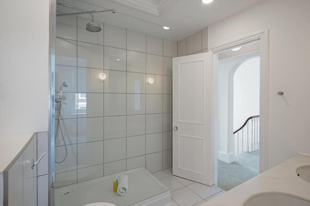 Beautiful Two Bedroom Maisonette In The Heart Of Chelsea Londres