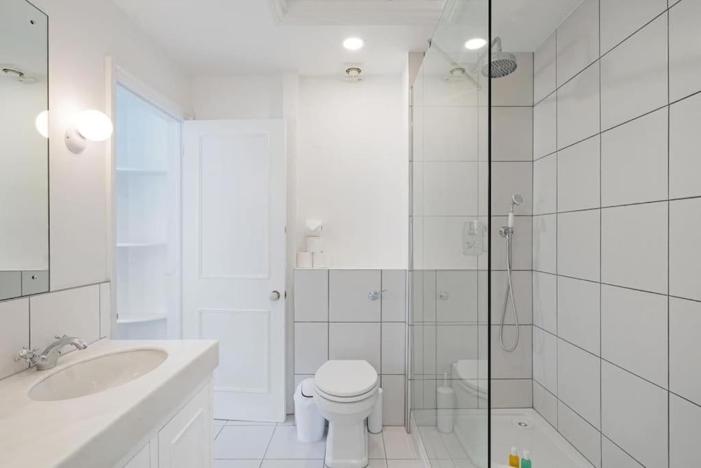 Beautiful Two Bedroom Maisonette In The Heart Of Chelsea Appartement *