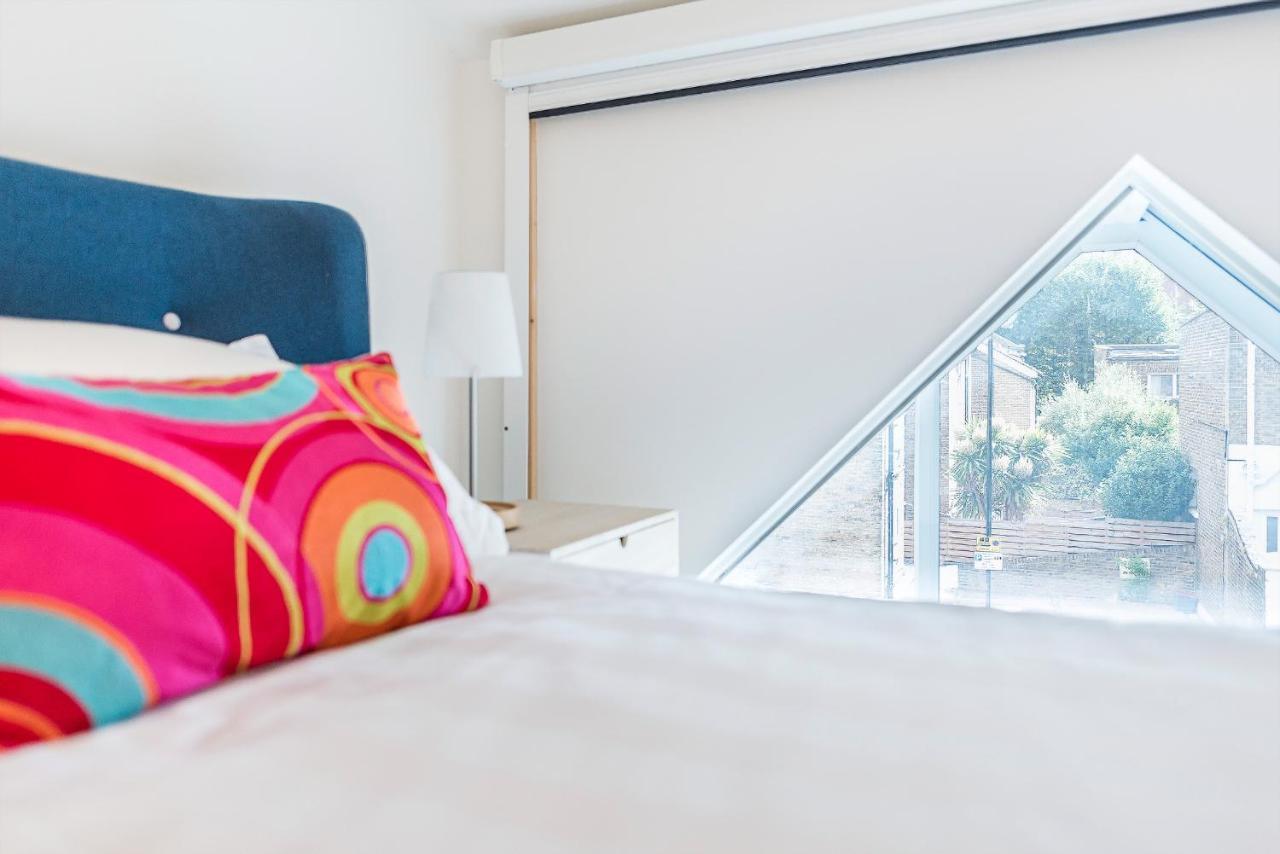 Hidden Gem In Chiswick, Stylish 1 Bedroom House *