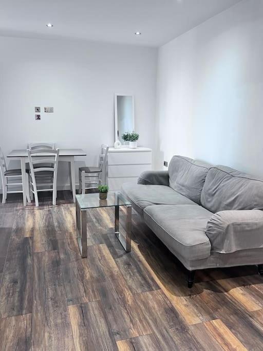 Flat 3, 417 Fulham, 2 Bedroom, 1 Bathroom Flat