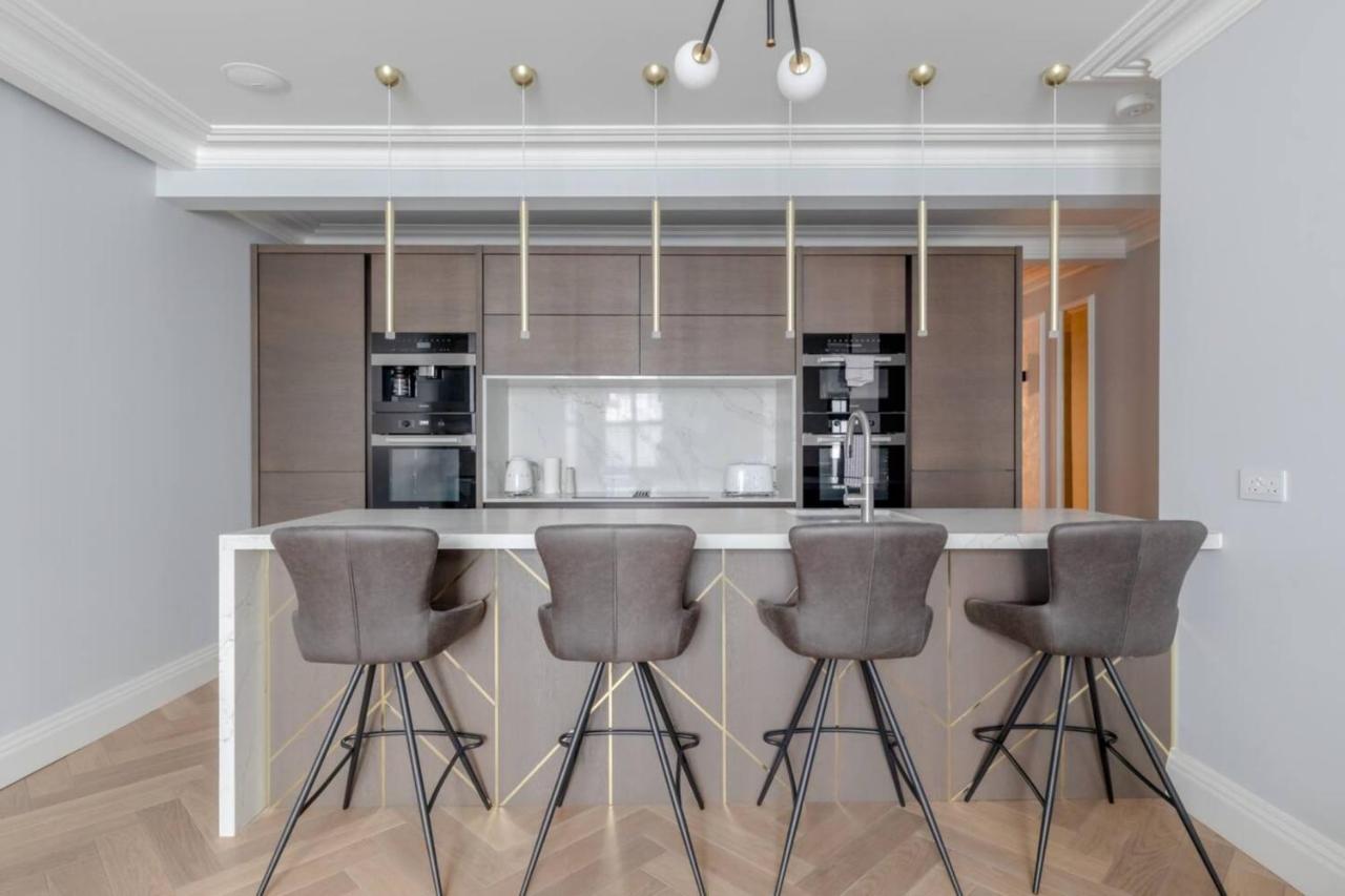 Apartamento Beautifully Refurbished 2bd Flat - Earl's Court! *