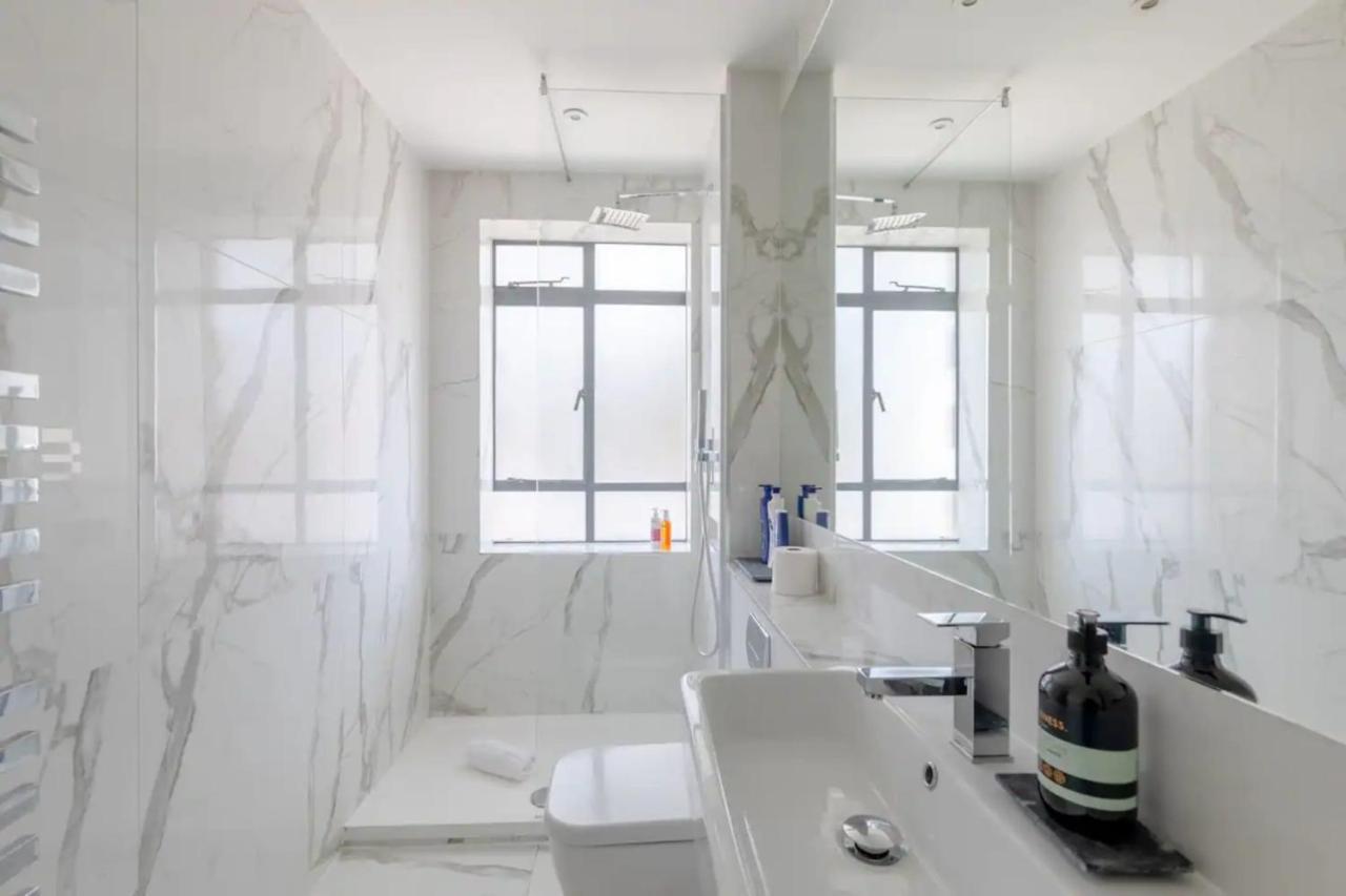 Apartamento Sleek & Stylish 1bd Flat W Balcony - Kings Road