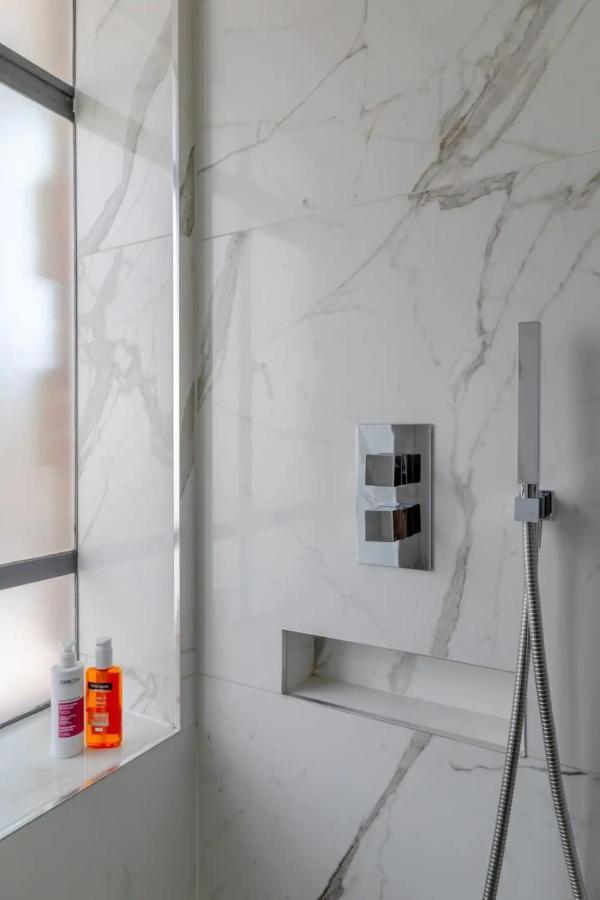 Sleek & Stylish 1bd Flat W Balcony - Kings Road Apartamento *