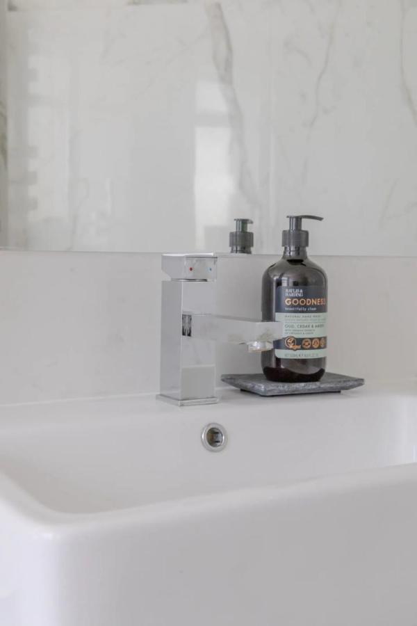 Sleek & Stylish 1bd Flat W Balcony - Kings Road * Londres