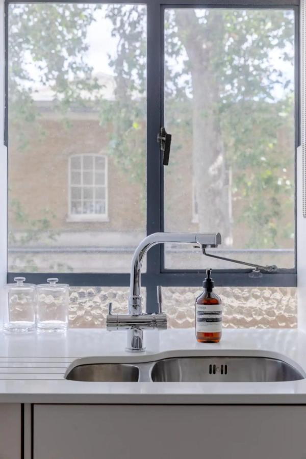 Sleek & Stylish 1bd Flat W Balcony - Kings Road Apartamento