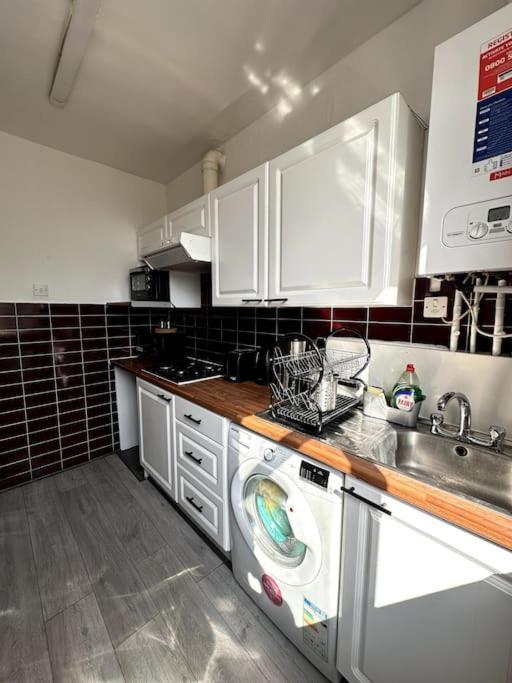 Stunning 2-bed Near London. Appartement *