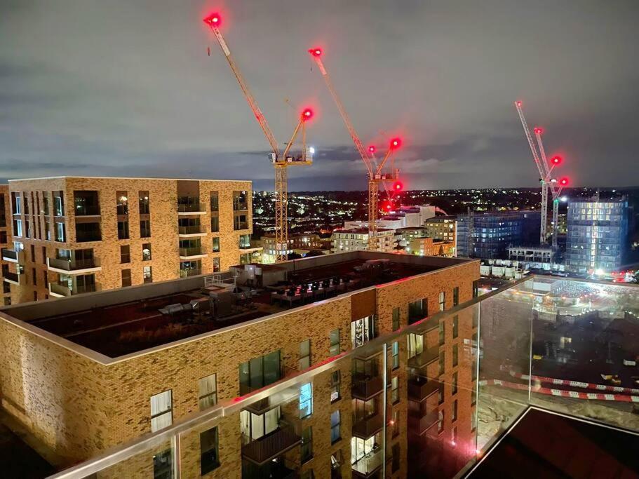 Morden Luxury 2bedroom Appartement Londen