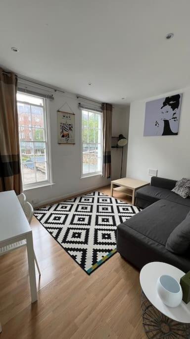 1 Bed Flat In The Heart Of Londres