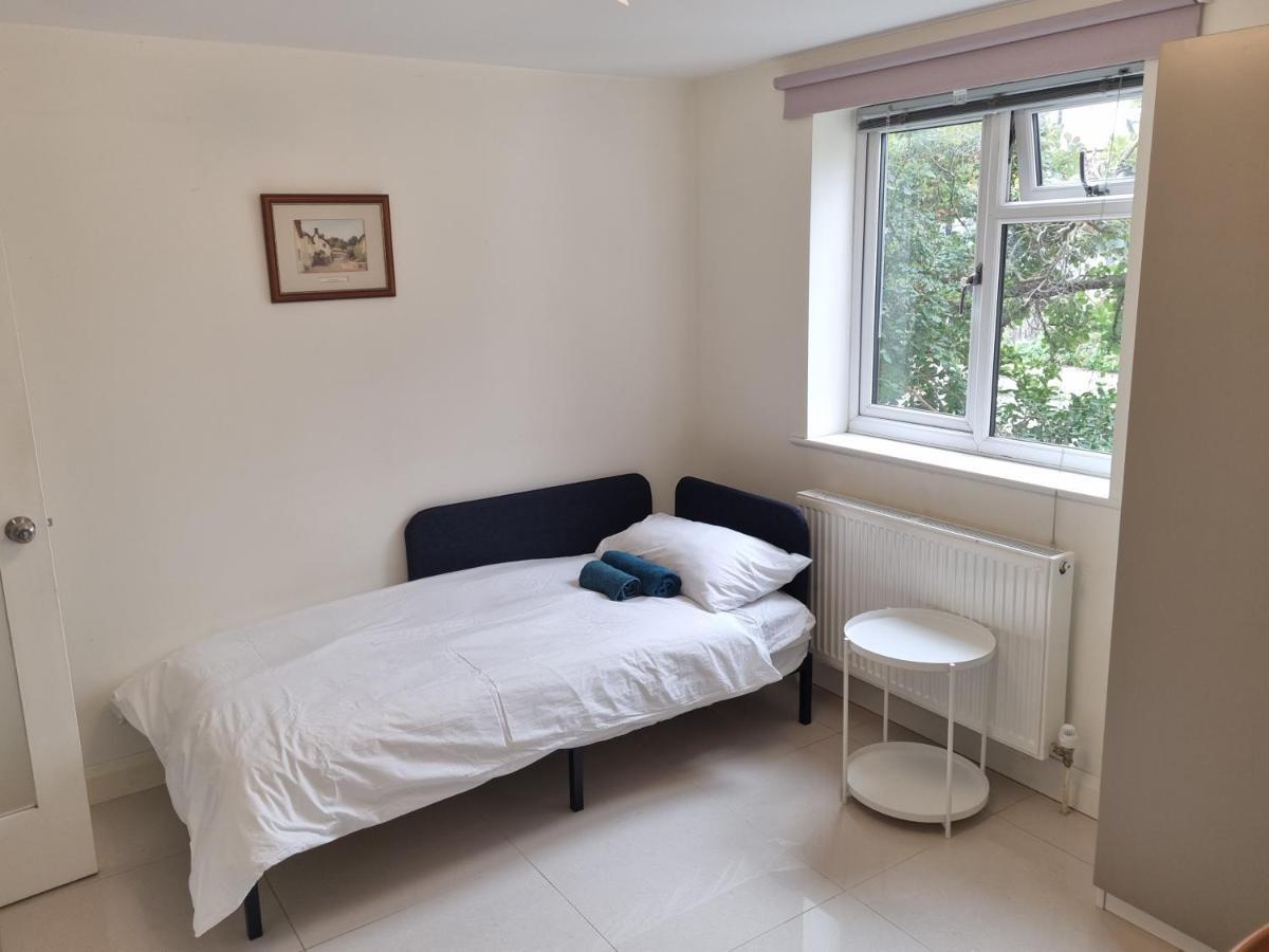 Gasthuis Single With En-suite Shower In Zone 1 Londen
