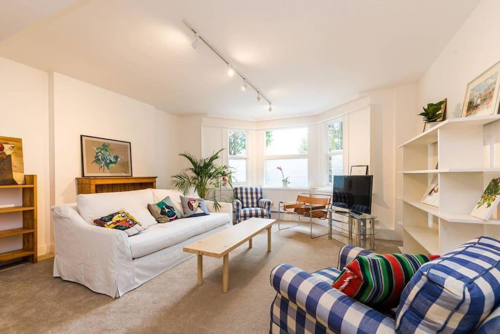 Spacious 2 Bed Garden Flat By The Thames+parking Appartement
