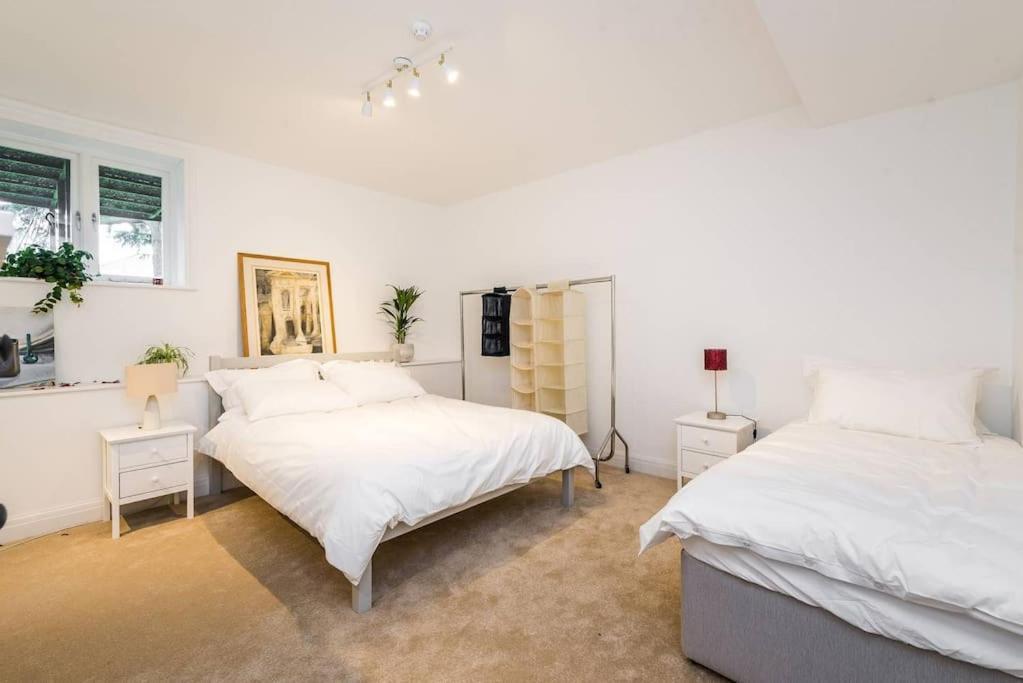 Spacious 2 Bed Garden Flat By The Thames+parking