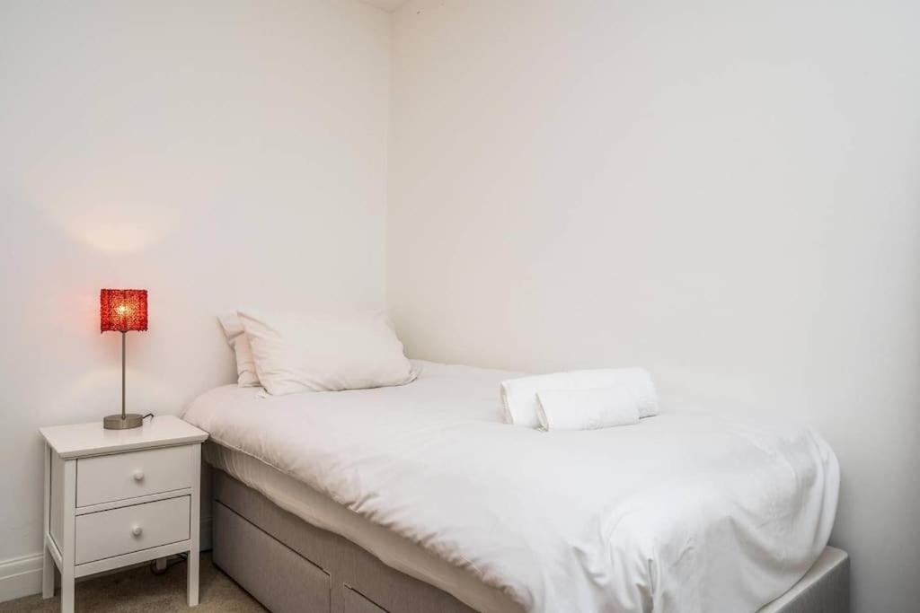 Spacious 2 Bed Garden Flat By The Thames+parking Appartement *