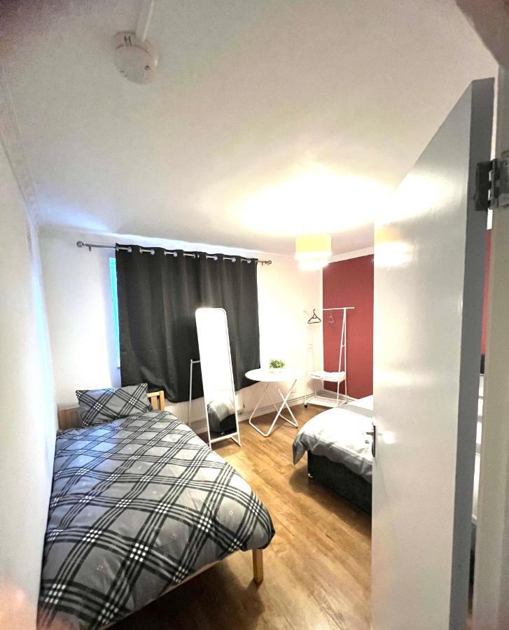 Private With Two Beds Near * Londres