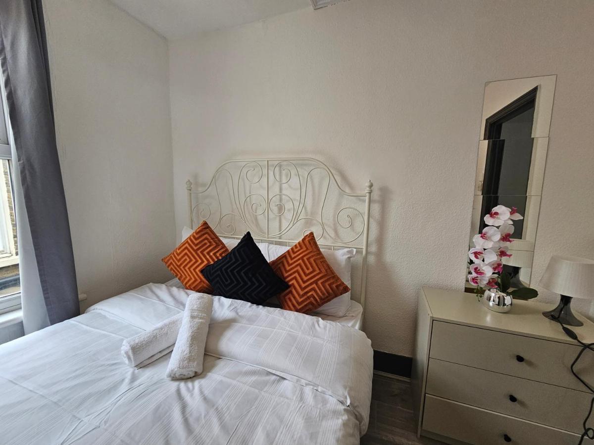 Homestay Family Near Queen Mary College *