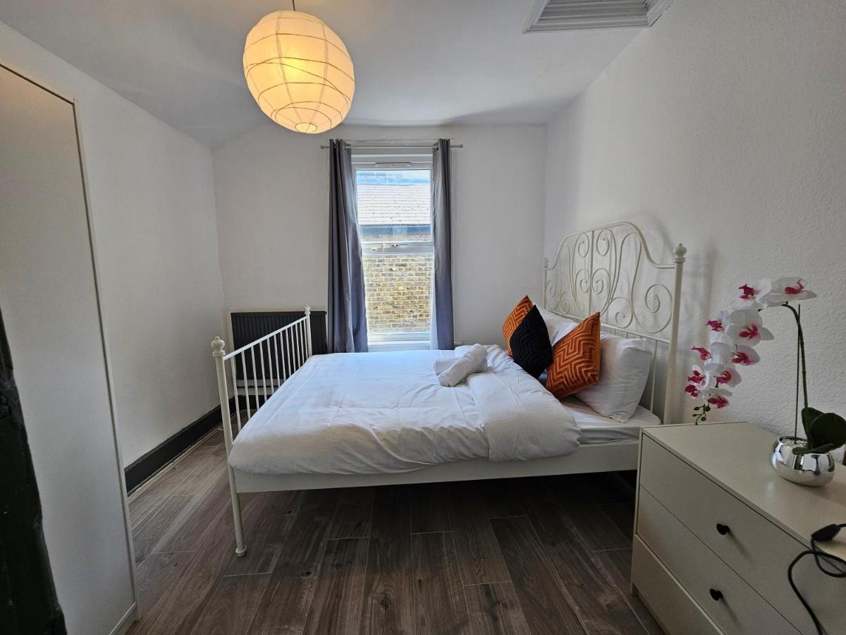 Homestay Family Near Queen Mary College *