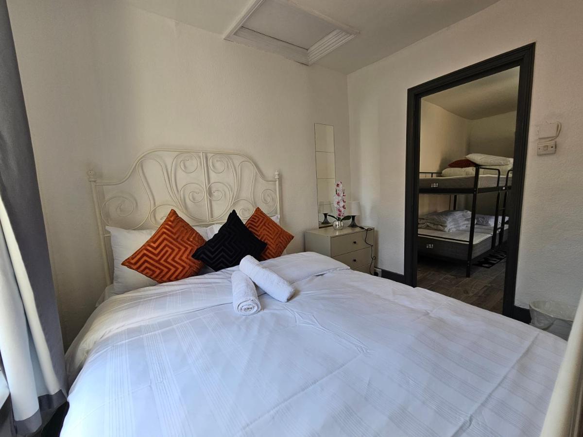Homestay Family Near Queen Mary College