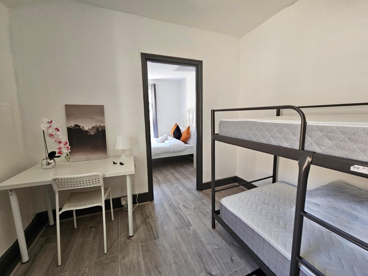 Homestay Family Near Queen Mary College
