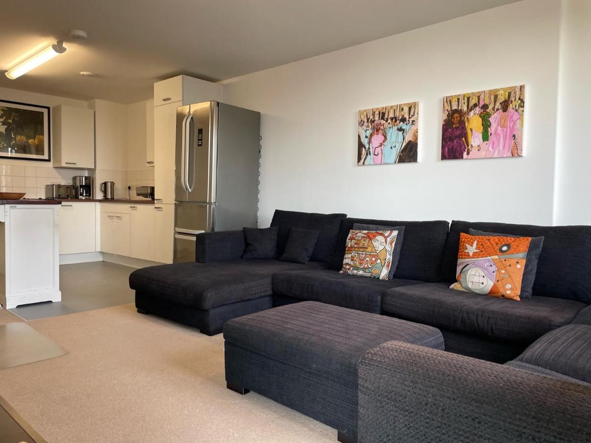 Spacious Flat In Manor House, Appartement