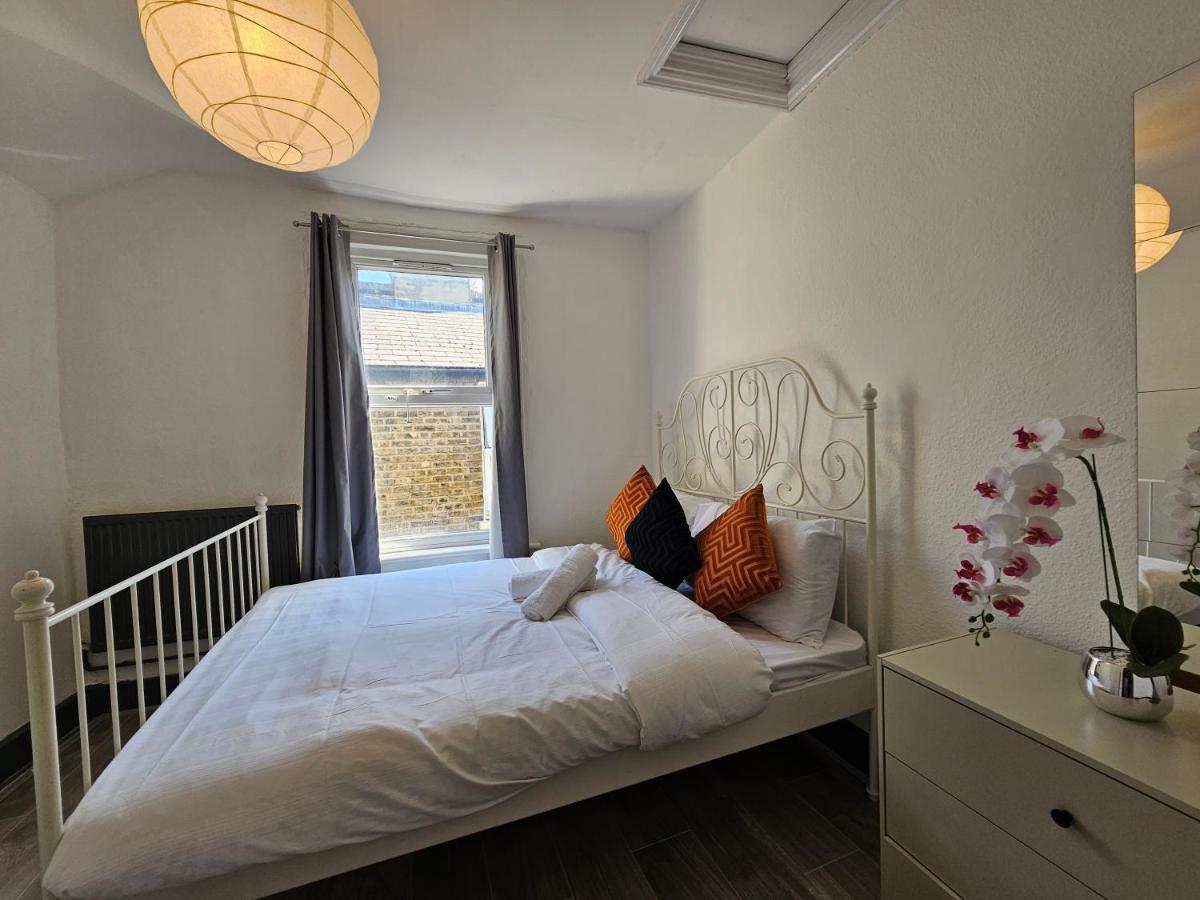 Homestay Family Near Queen Mary College