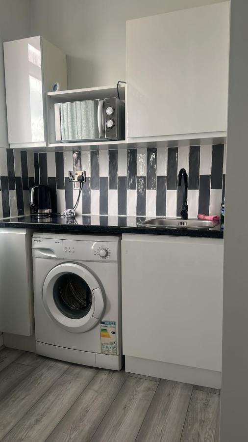 Flat In Acton *
