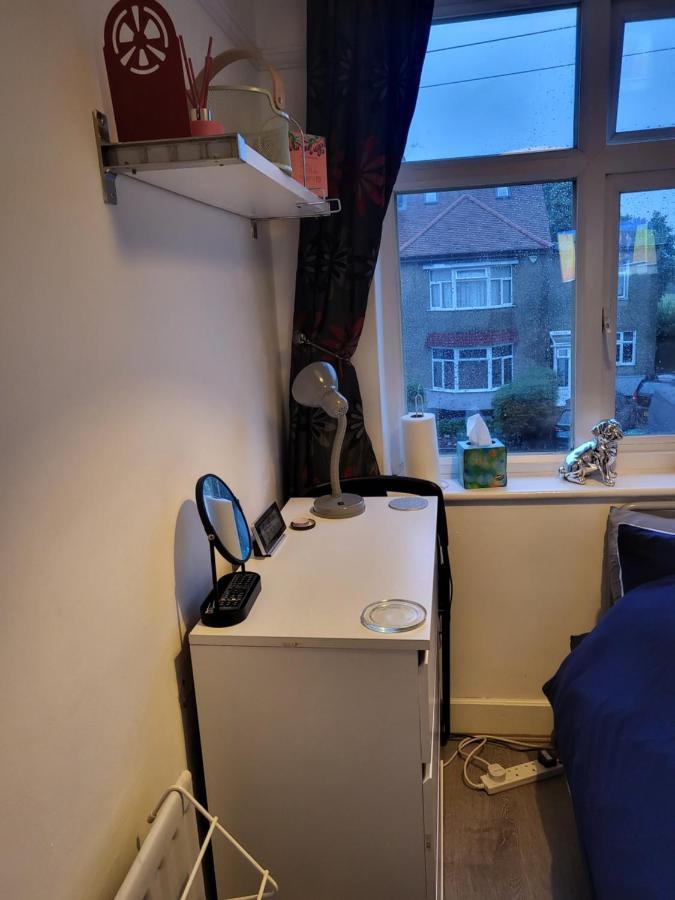 Very Bright & Cosy Little Bedroom *