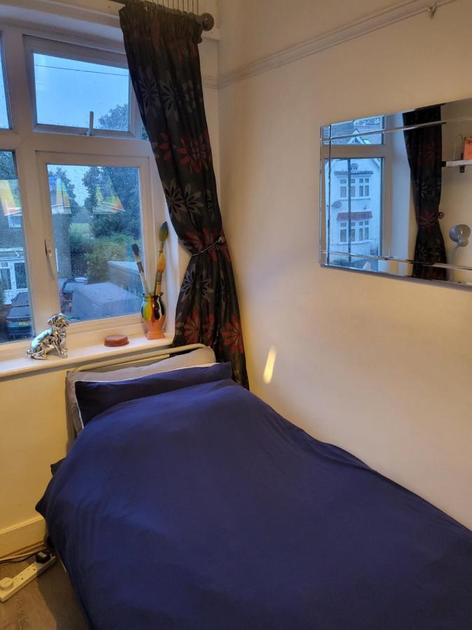 Very Bright & Cosy Little Bedroom Homestay *