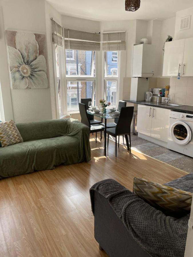 Large, Bright And Spacious 3 Bed Flat In Appartement *