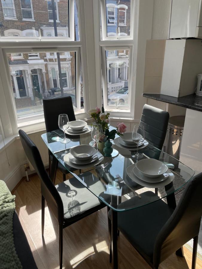Large, Bright And Spacious 3 Bed Flat In