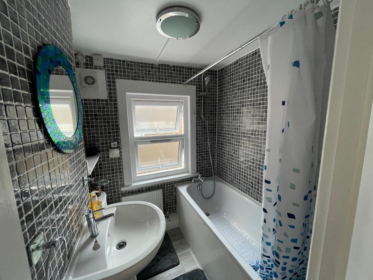 Appartement Large, Bright And Spacious 3 Bed Flat In *