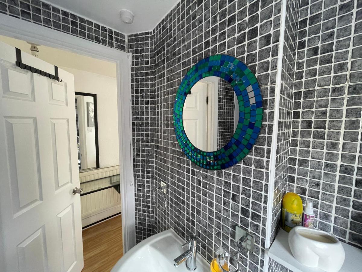 Large, Bright And Spacious 3 Bed Flat In