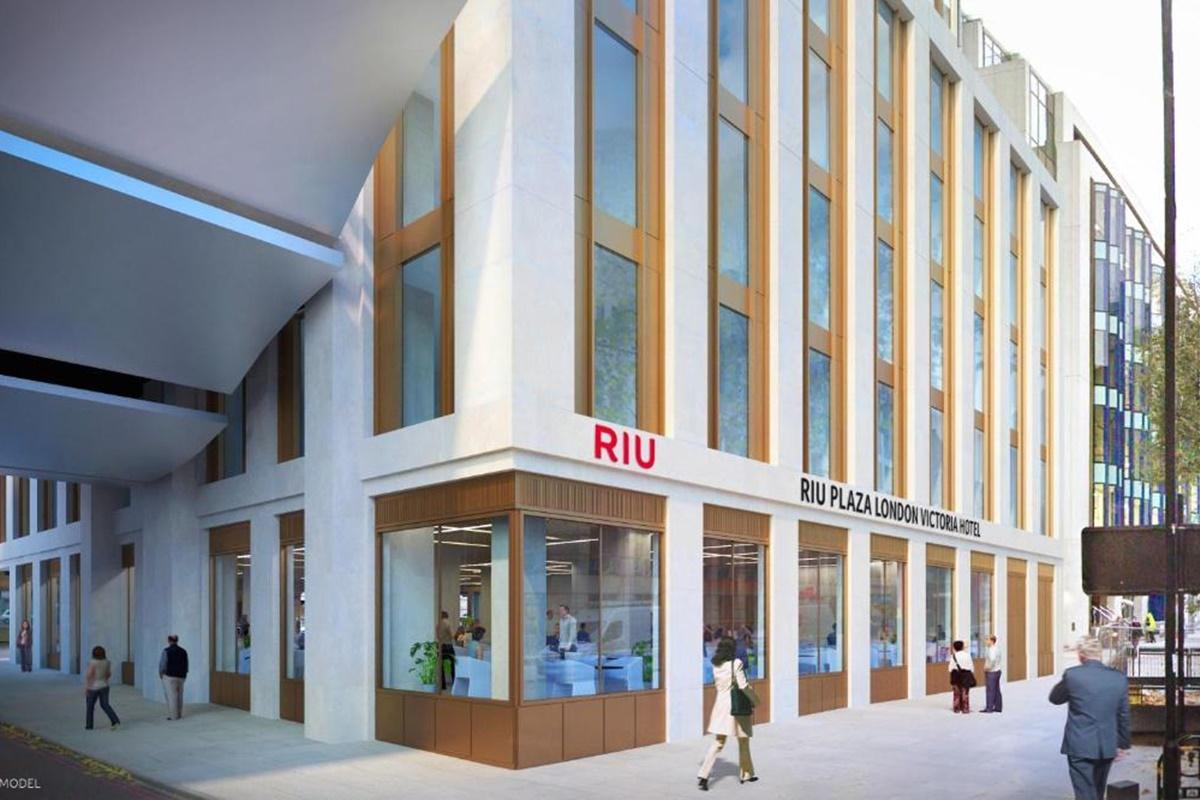 Hotel Riu Plaza Victoria 4*