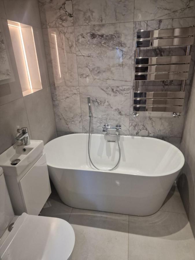 Collier's Wood En-suite Apartment