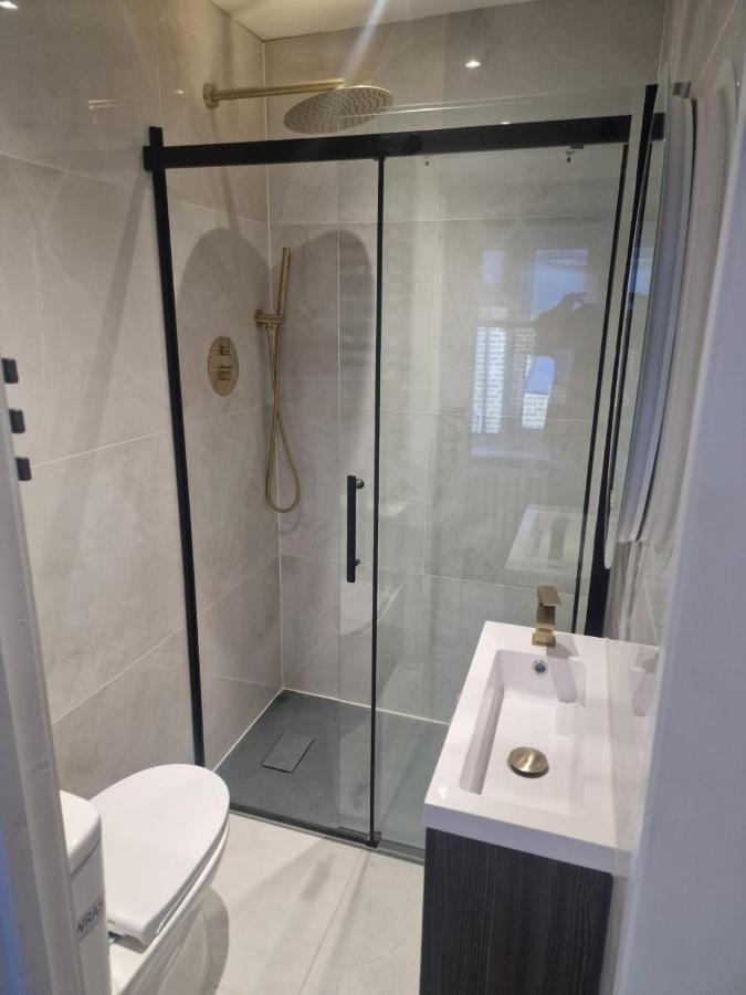Collier's Wood En-suite Apartment