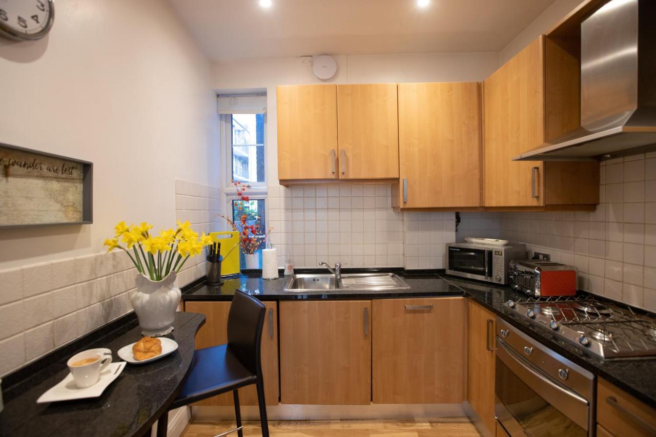 Apartment The Wanderlust - 1 Bedroom L Sleeps 4 With Sofa Bed L Prime Location Free Wifi L Perfect For Business & Leisure Travelers L 15percent Off Weekly & 20percent Off Monthly Stays!