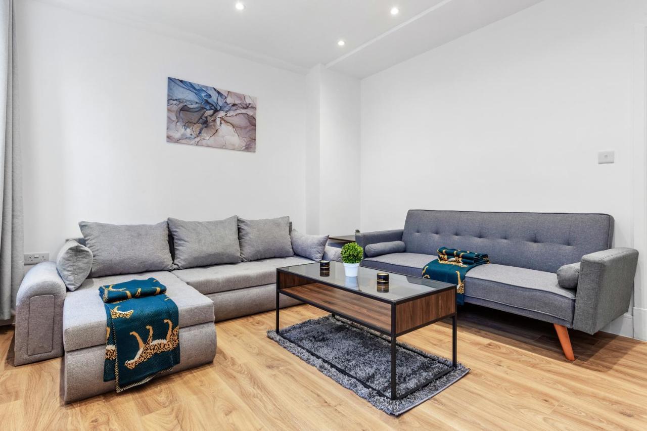 Modern Flat In Apartment London