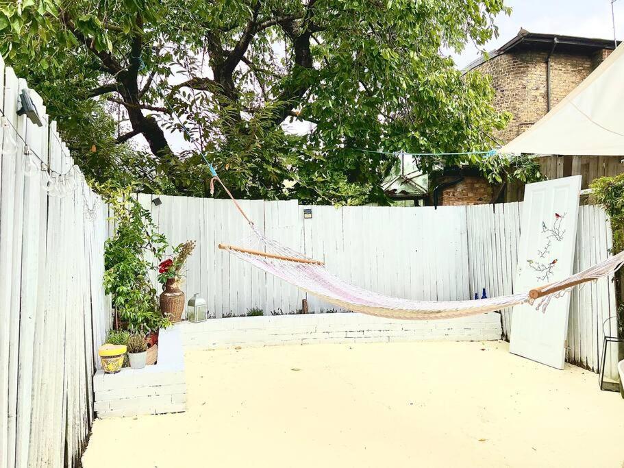With Cosy Garden In Apartamento *