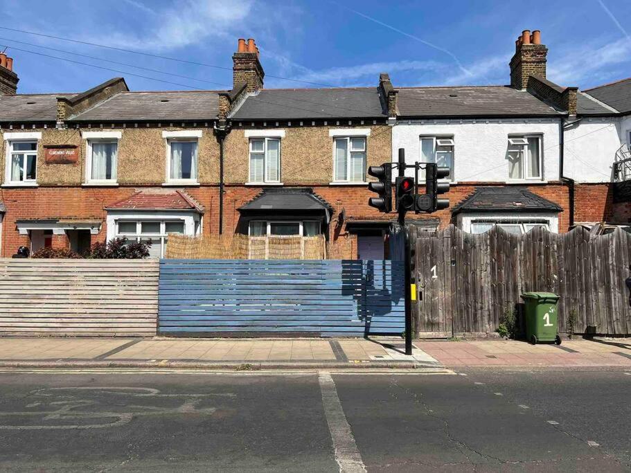 With Cosy Garden In Londres