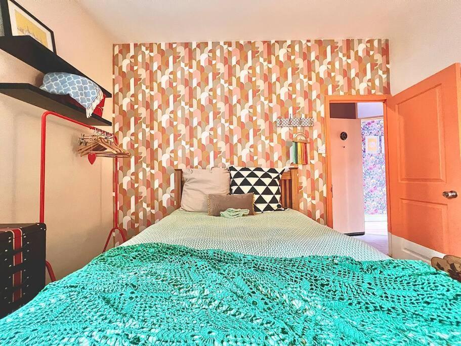 Apartamento With Cosy Garden In *